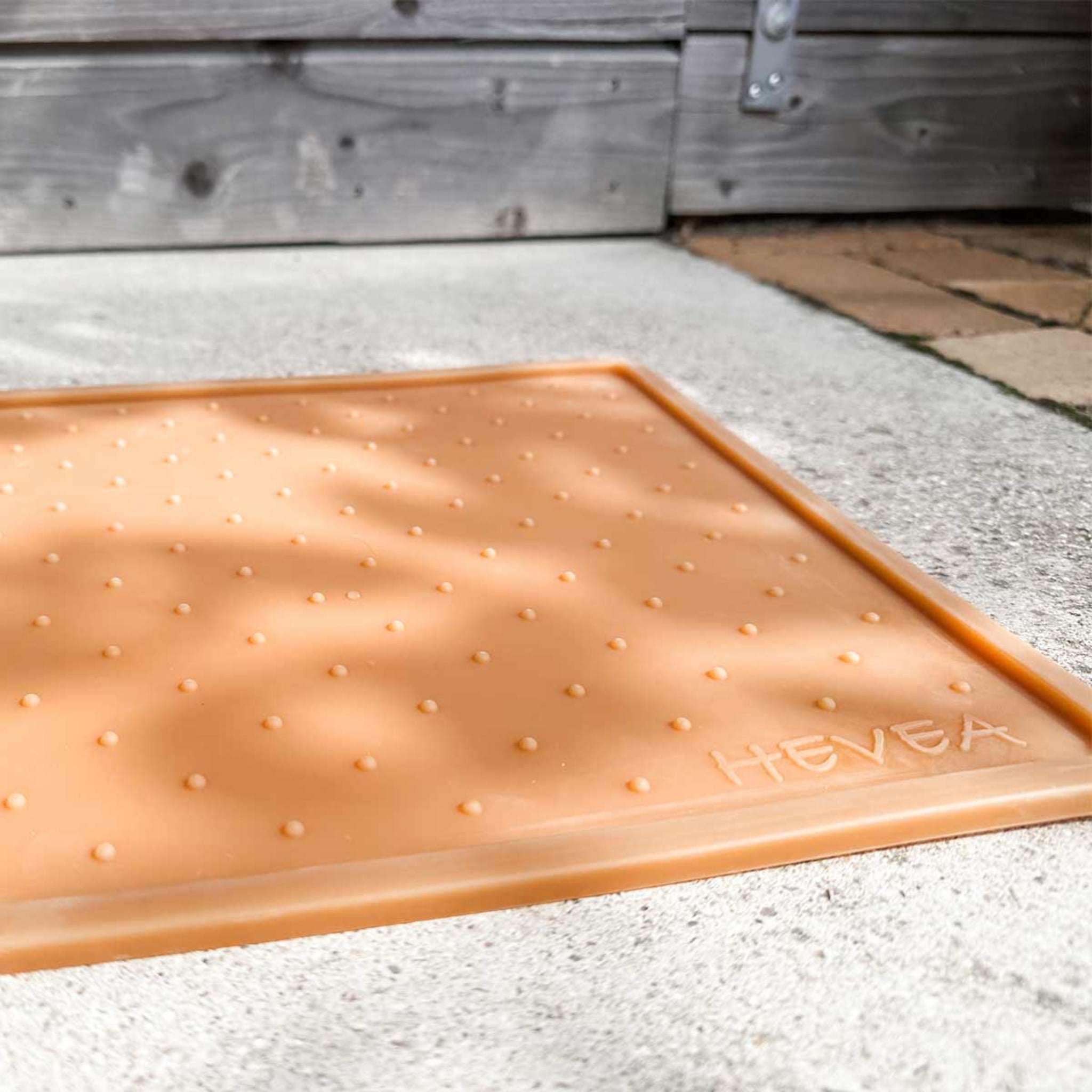 Dog Feeding Mat in Natural Rubber –
