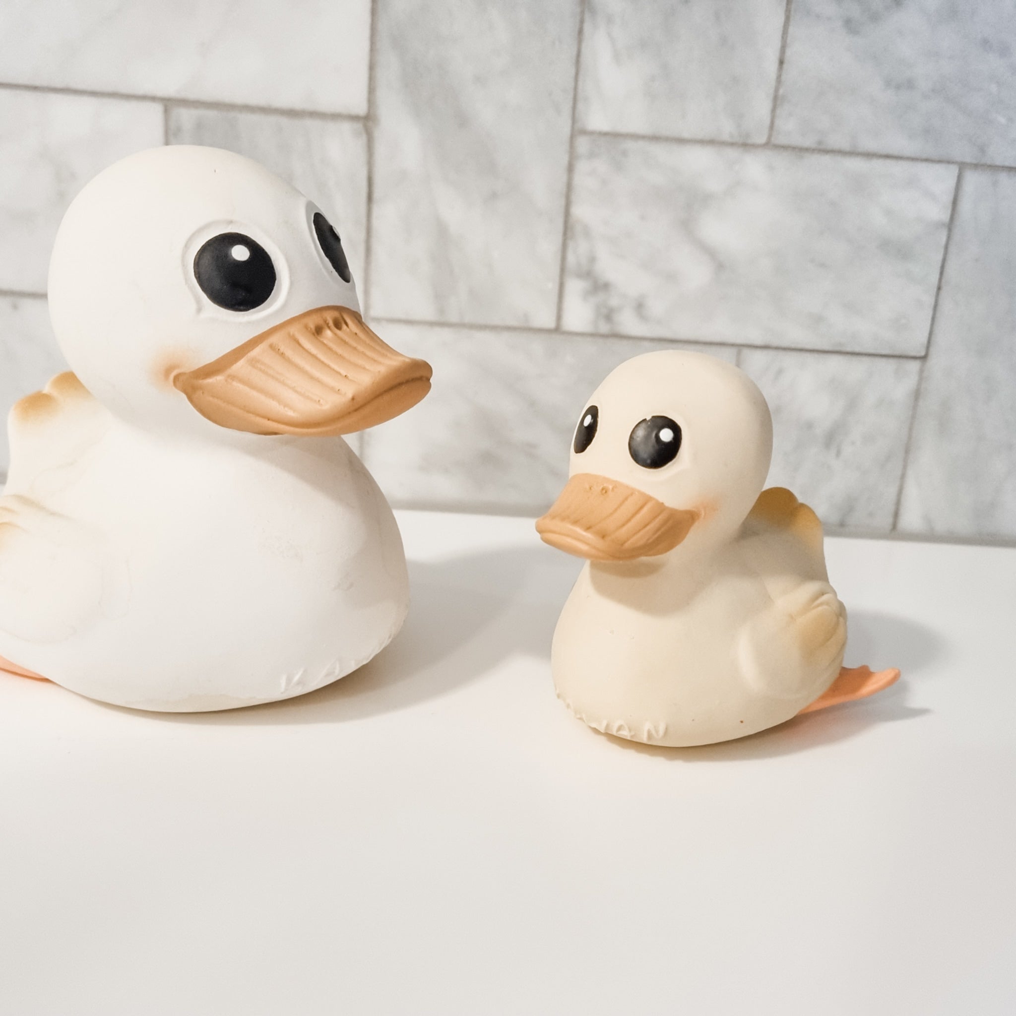 Squeaking bath toy Rubber Duck family - with 3 ducklings 